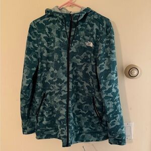 Like New The North Face Camo Hooded Jacket in Kelly Green